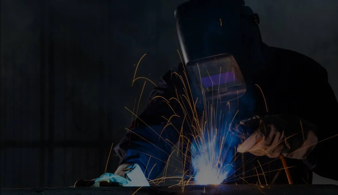 Trabajos de soldadura en la línea de producción de Savhatek
